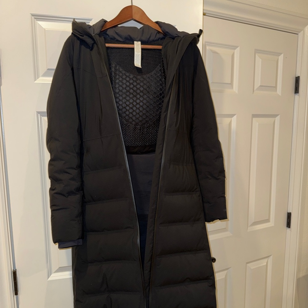 Lululemon Street Sleet Black Puffer Rain jacket Waterproof no flaws